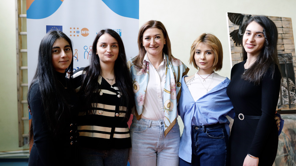 Tsovinar Harutyunyan, Head of Office, UNFPA Armenia, and participants of the “Girls’ Power” session during the celebration of In