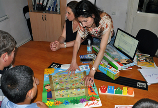 Elisa works with children at the “Independent life” resource center. Photo: Lena Hovhannisyan/"Agate" NGO, 2022
