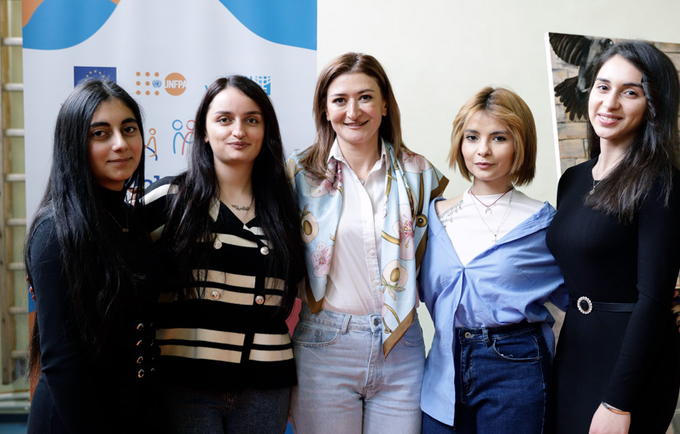 Tsovinar Harutyunyan, Head of Office, UNFPA Armenia, and participants of the “Girls’ Power” session during the celebration of In