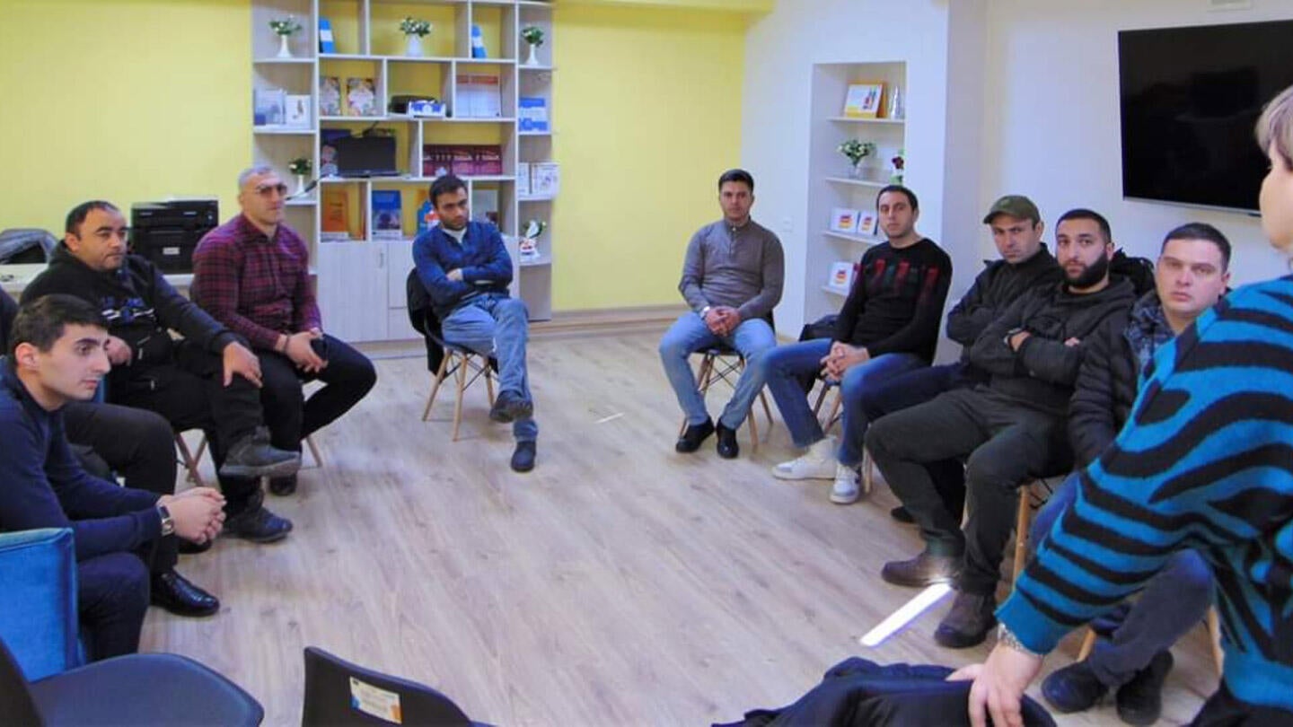 Papa School session at the Vanadzor Family Corner. Photo: Lala Ghazaryan/Gyumri YIC NGO, December 2021