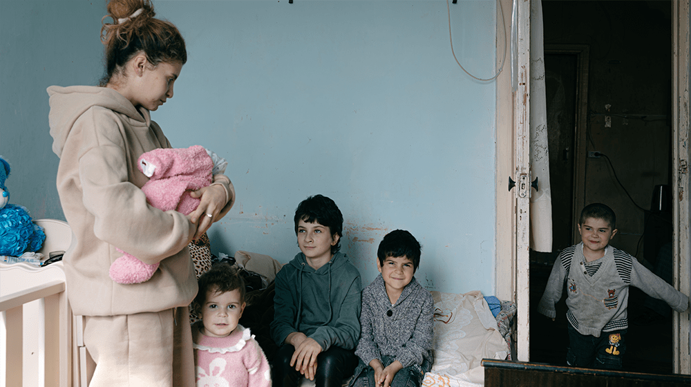 Marta Asryan, 28, gave birth to her fifth child in Vardenis, Armenia, after being forced to flee her home in Karabakh. © UNFPA A