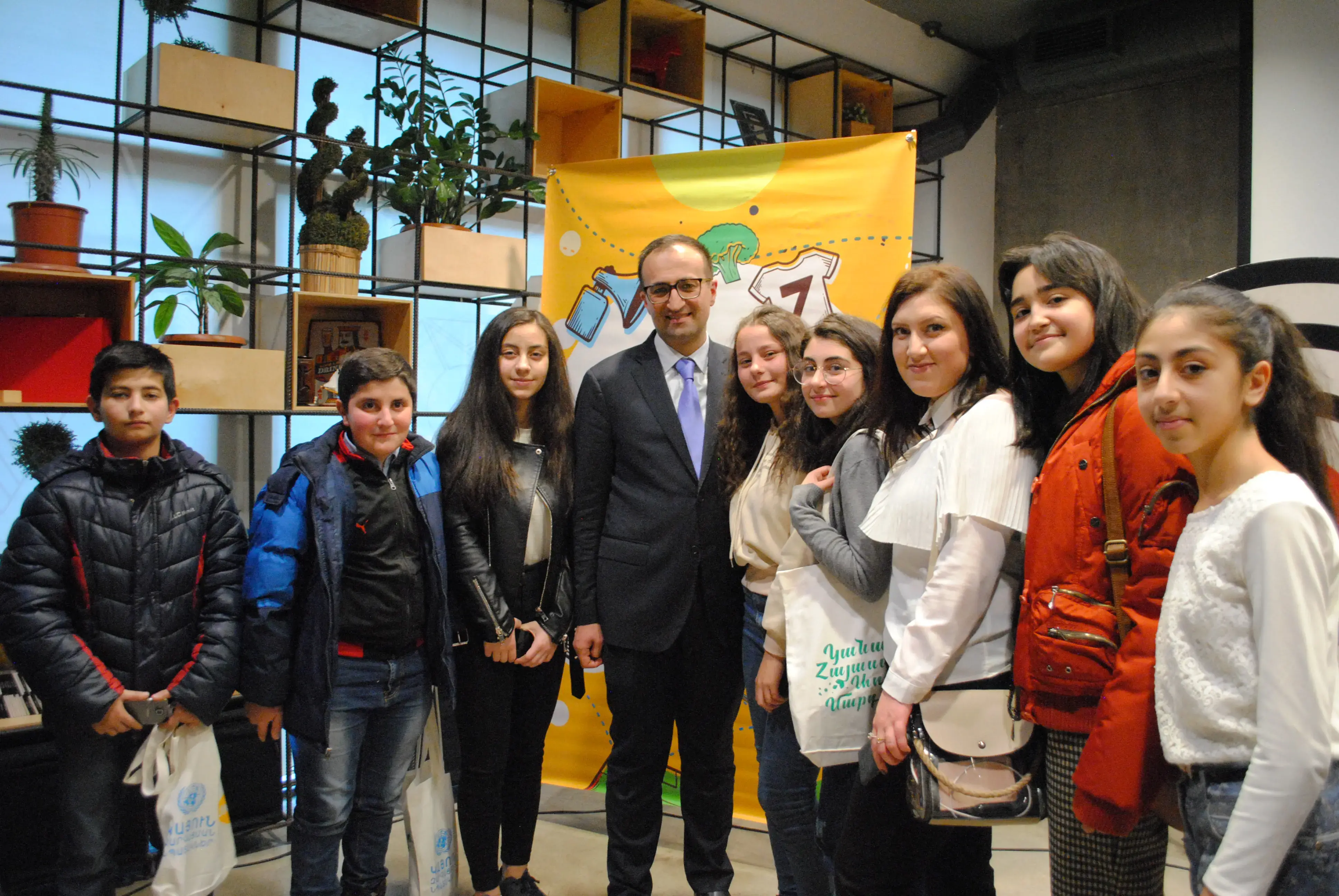 UNFPA Organizes a Meeting of Teenagers and the Minister of Health on Healthy Lifestyles