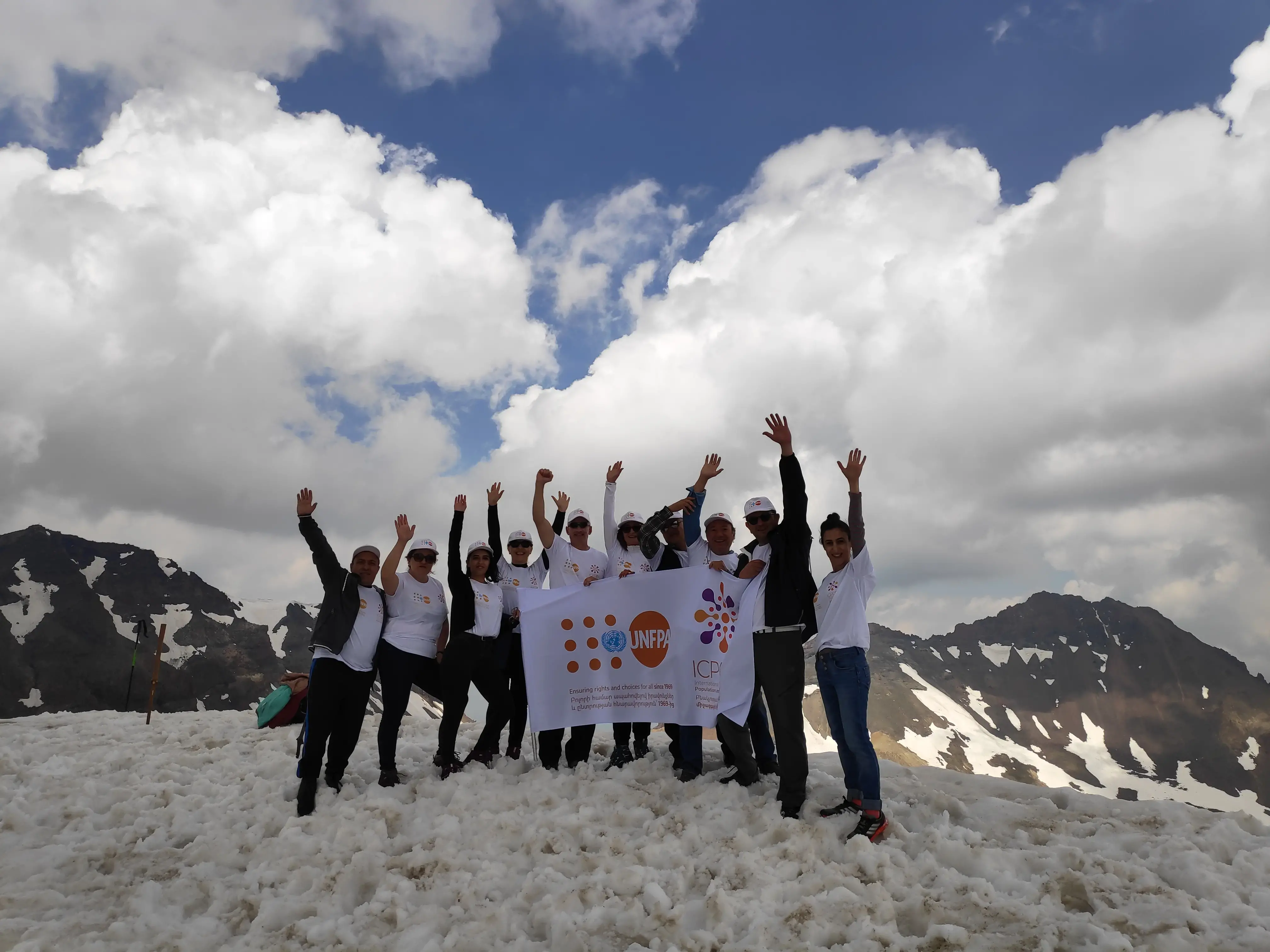 UN Resident Coordinator and UNFPA Armenia team take ICPD Flag to Aragats 4k Summit on World Population Day